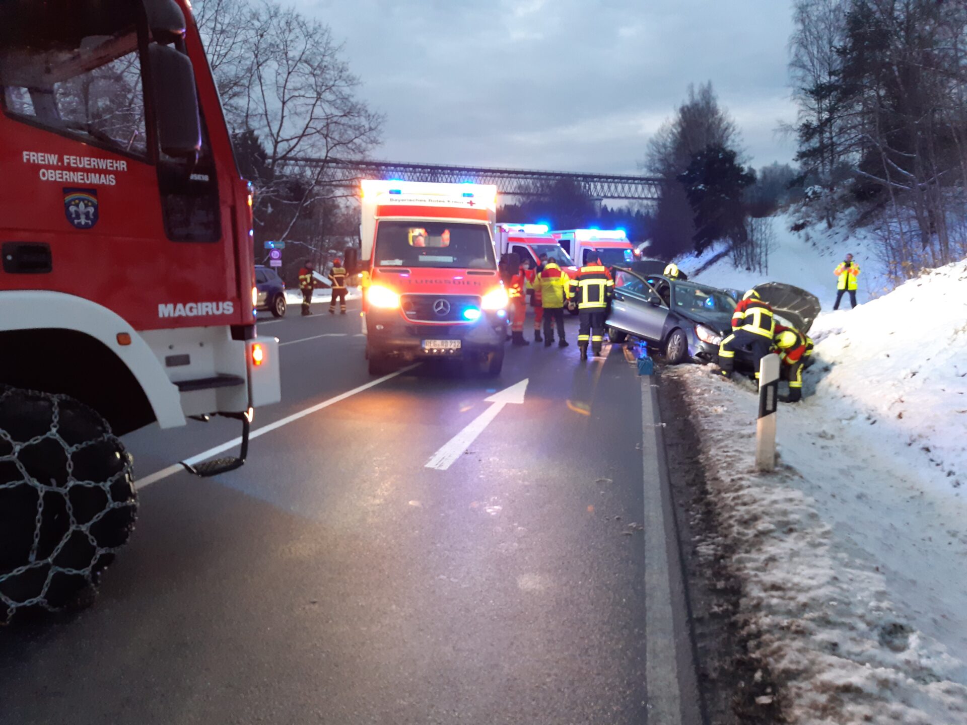 THL 2 auf der St 2135 bei Frauenmühle KFV Regen